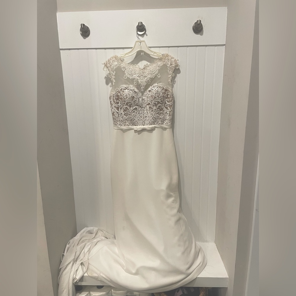 Gorgeous lace wedding dress for sale! Altered to a size 4. Worn once (obvi) 😂